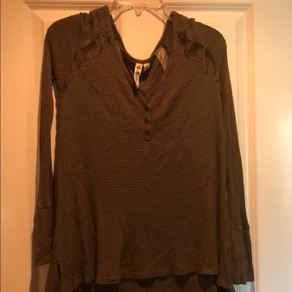 Green long sleeve shirt
